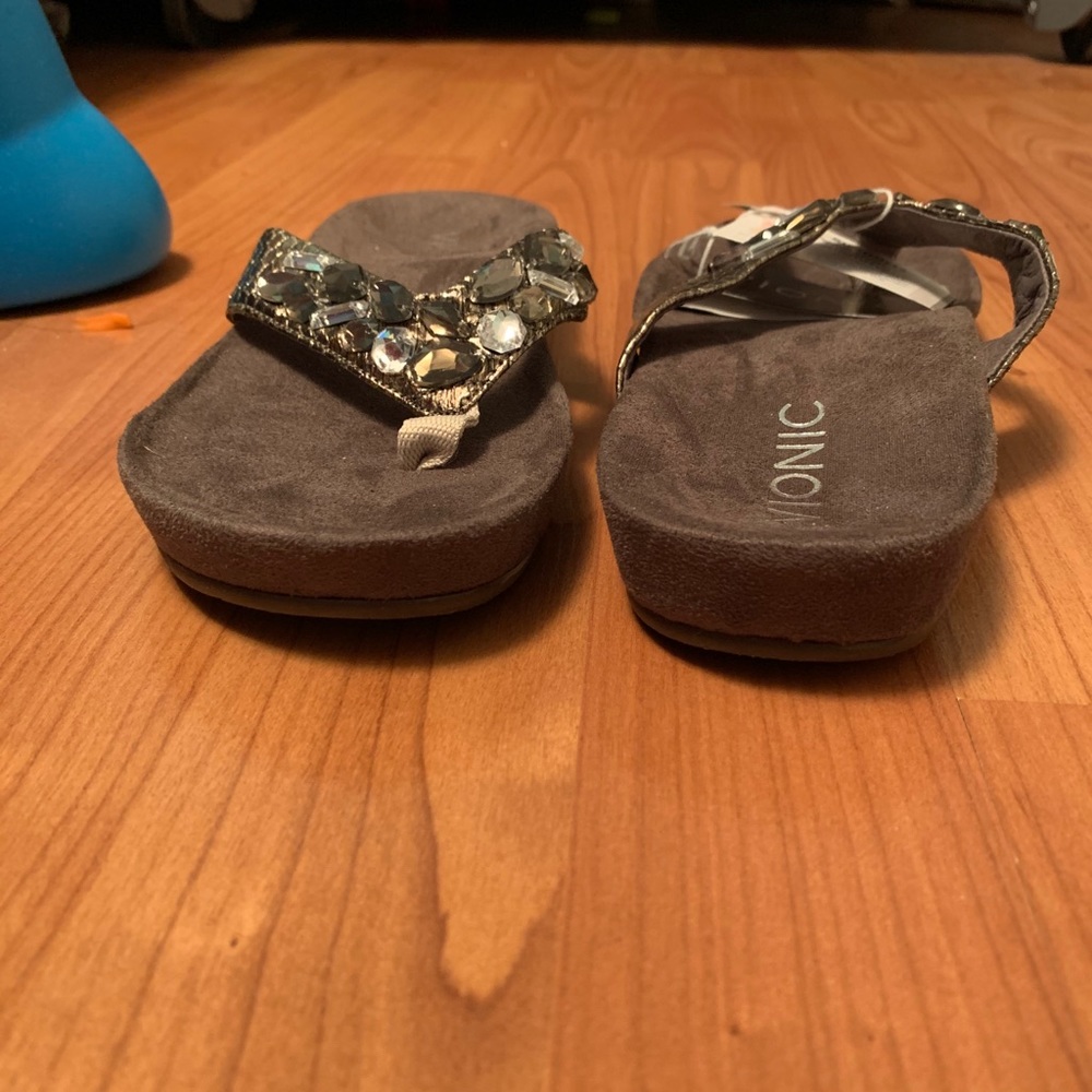 New Vionic Flip Flops - Picture 2 of 3